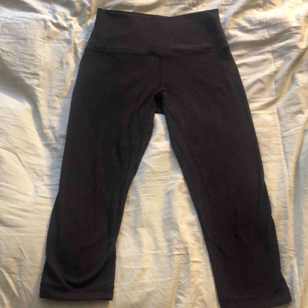 Black Lululemon align cropped leggings